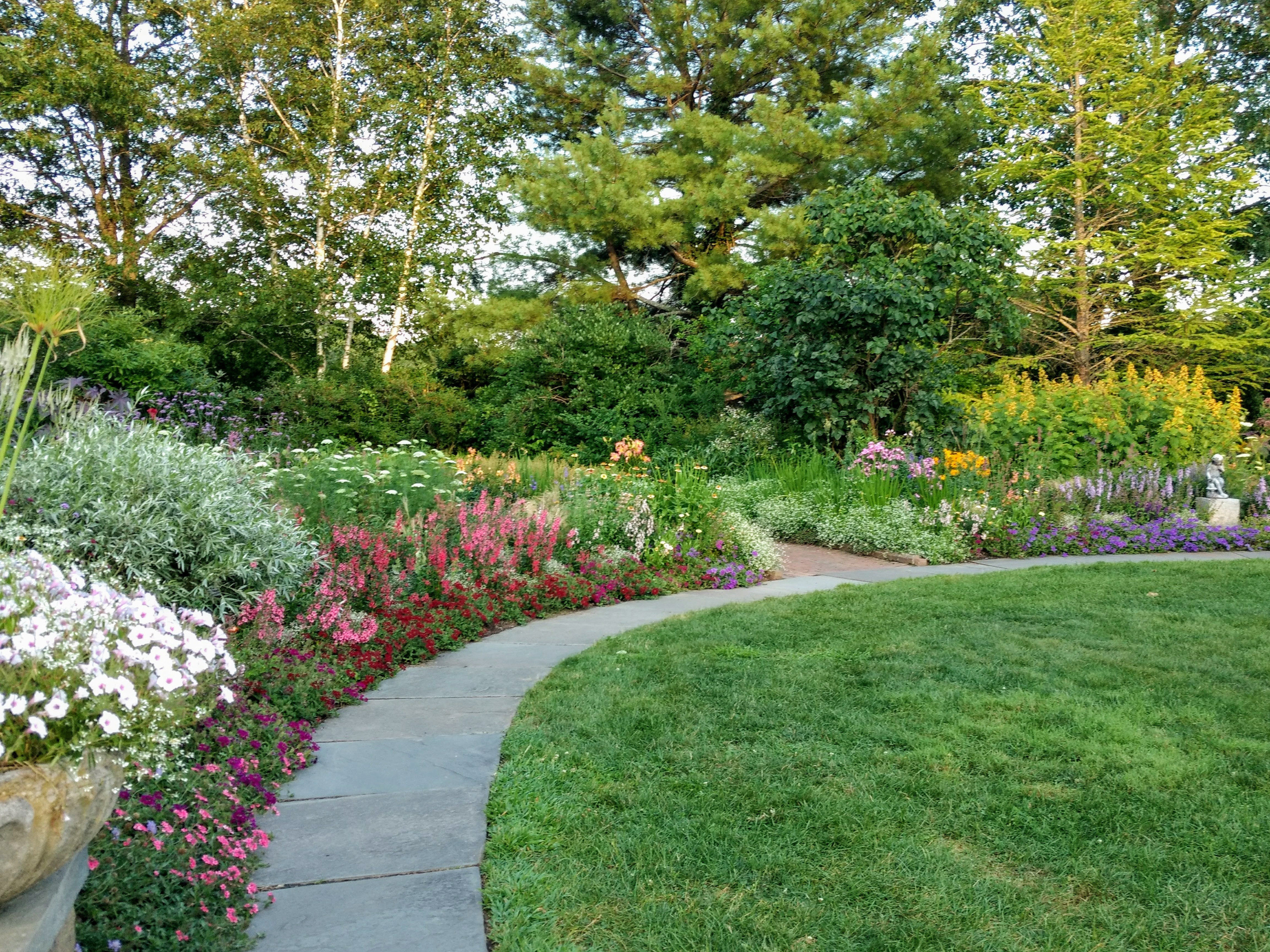 Благоустройство участка частного дома в Дзержинске и Нижегородской области